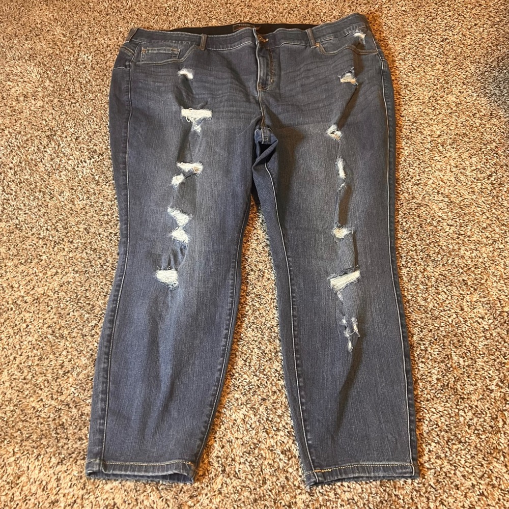 Torrid Bombshell Skinny Distressed Jeans Plus Size 28‎ Short Denim